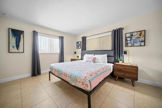 Coco Palms Apartments By Lowkl