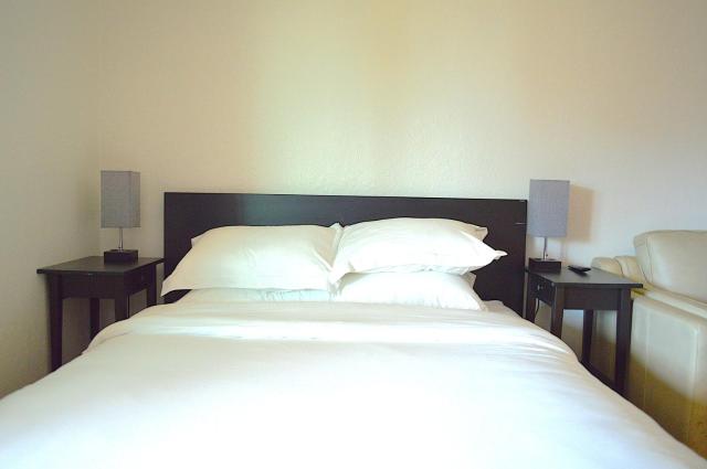 Modern 3 Bedroom Suite with AC for Family and Work group