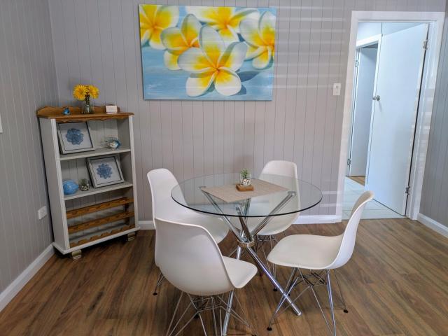 Cute Cottage - 2 Bedrooms - City & Strand Beach Location