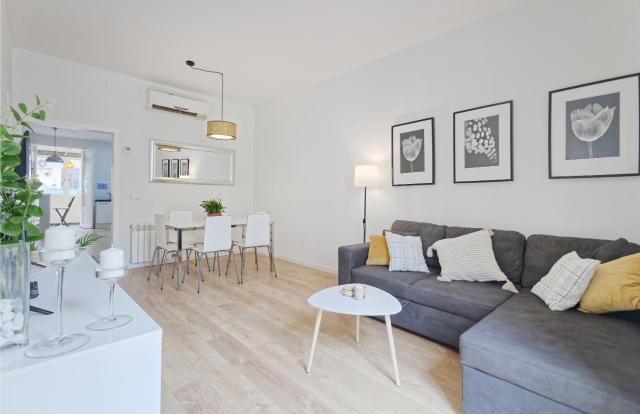 CENTRAL & BRIGHT APARTMENT!!