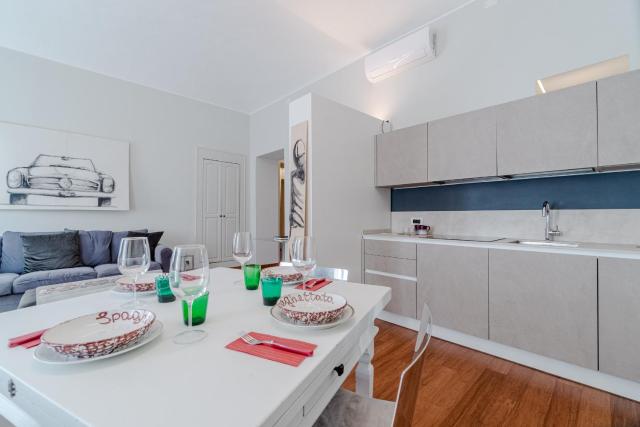 GuestHost - Bright Flat just 500 mt to Porta Nuova