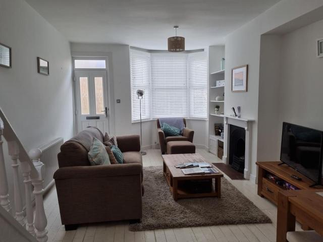 Just Beachy - 2 Bedroom Traditional cosy fisherman's cottage
