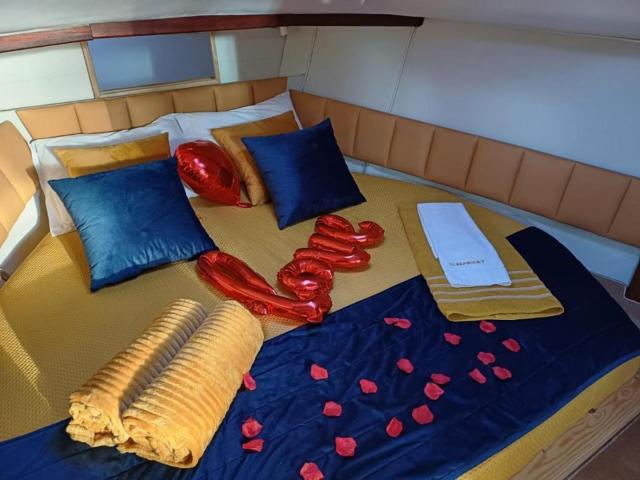 SLEEPBOAT Golden Life