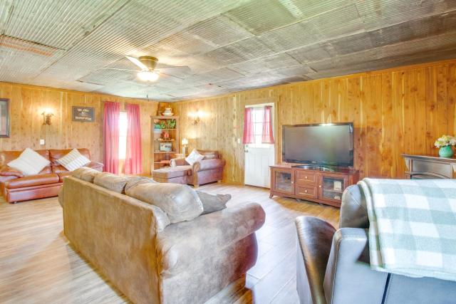 Ozark Mtn Views: Secluded Everton Retreat
