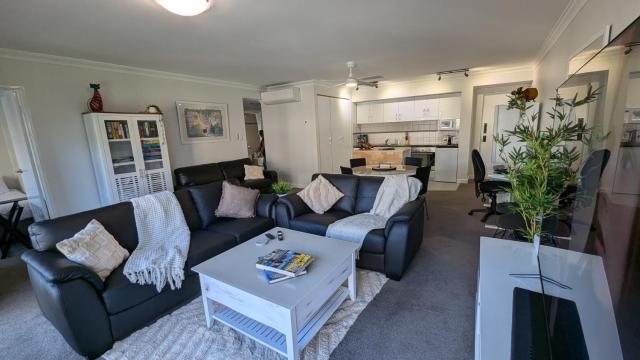 City Apartment 2xfree parking - Pool - Gym Wi-Fi