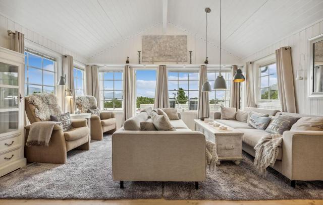 4 Bedroom Beautiful Home In Lødingen