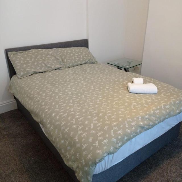 Double-Bedroom in the Heart of Salford Manchester Perfect for Short Stays LT2