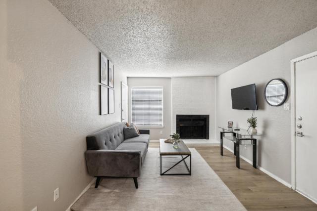 The Landry 255 Spacious and Cozy 1 Bedroom 1bth