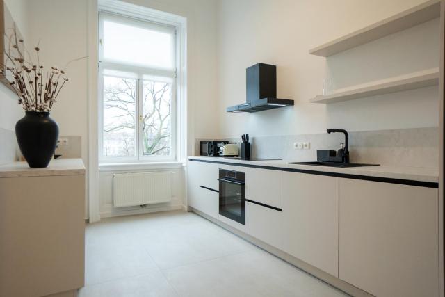 Chic 180m 3BR Apt near Parliament, Self Check-in