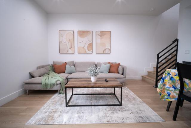 Stylish Private Room by Downtown LA with Private Parking