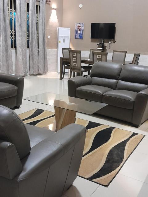 Stylish House with Generator - Tema Community 25