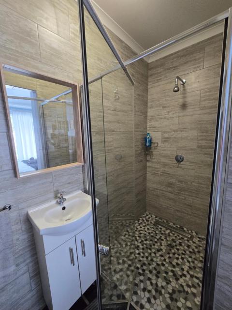 4 Linde Cres Apartment