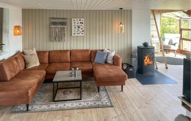 2 Bedroom Nice Home In Juelsminde