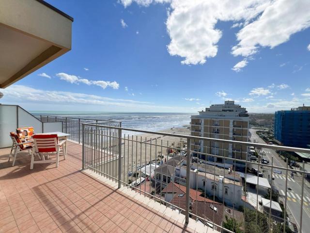 2 Attico vista mare