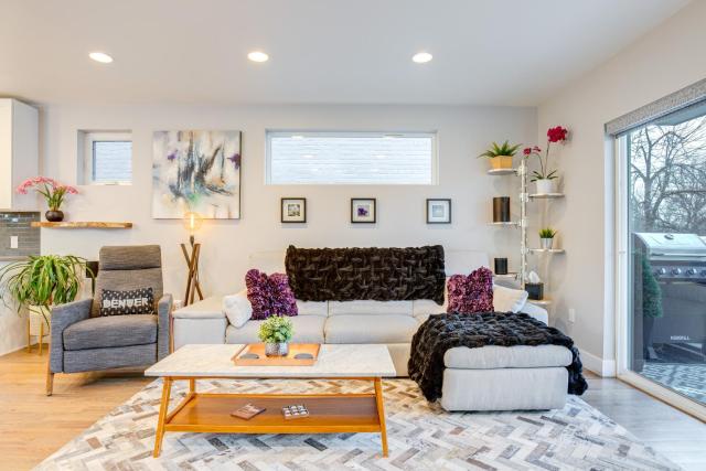 1 Mi to Dtwn Denver: Sleek Duplex w/ Rooftop Deck!
