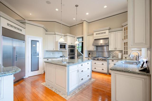 Luxury 5BR Villa, Gym, Theater, Hot tub& Ocean Views