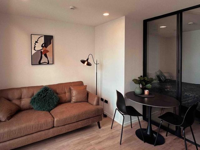 Elegant City Center Stay, Stylish Living