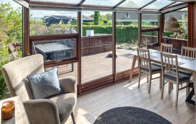 2 Bedroom Nice Home In Juelsminde