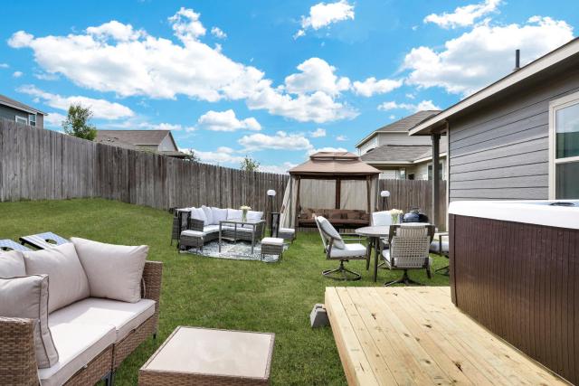 Stylish Hot Tub Retreat BBQ Yard Games WiFi Pets