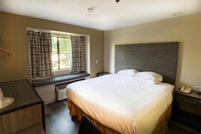 Travelodge by Wyndham Arlington/Dallas Area