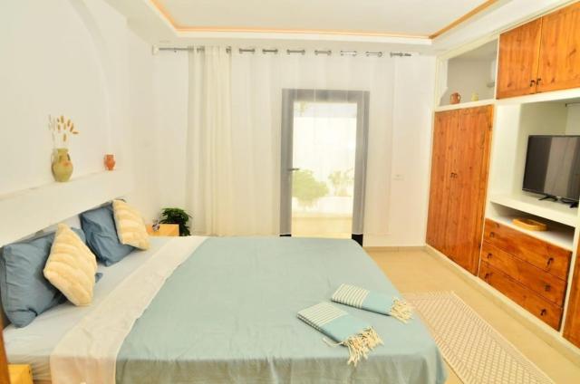 Dar Shadi, villa with garden, pool and horse