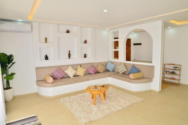 Dar Shadi, villa with garden, pool and horse