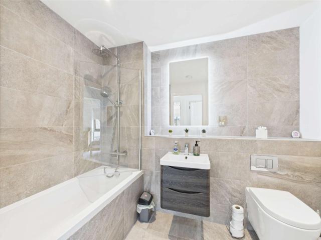 Contemporary 2 bed City Centre