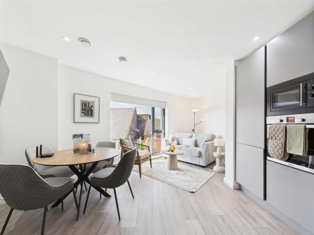 Contemporary 2 bed City Centre