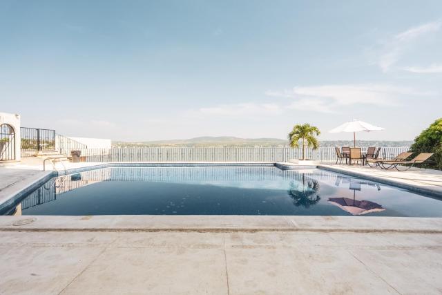 Comoda Habitacion en Hotel con Vista al Lago, Tequesquitengo