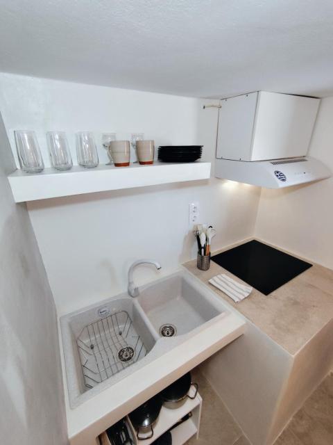 Milos Pollonia Apartment