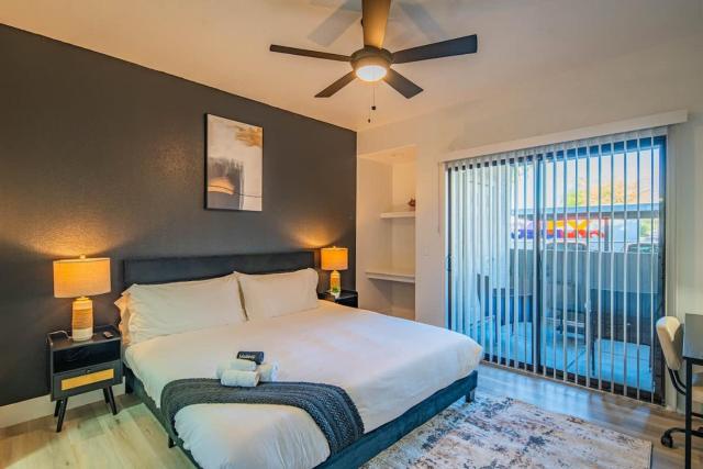 Cozy 1BD KingBed With Pool Hot Tub Gym Parking