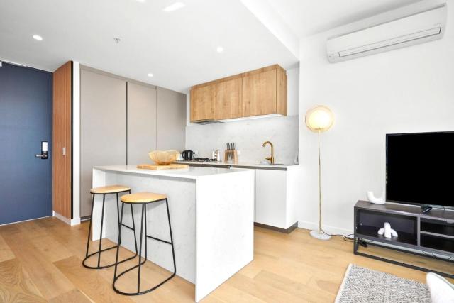 Mackenzie Marvel Stylish 2BR w Skyline Views