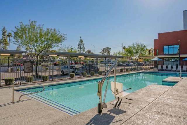Sleek2BDPool Gym Parking WD Sleeps8