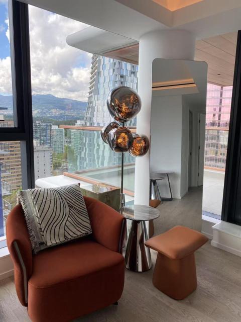 Brand New Modern 2 BR Condo in Heart of Downtown Vancouver
