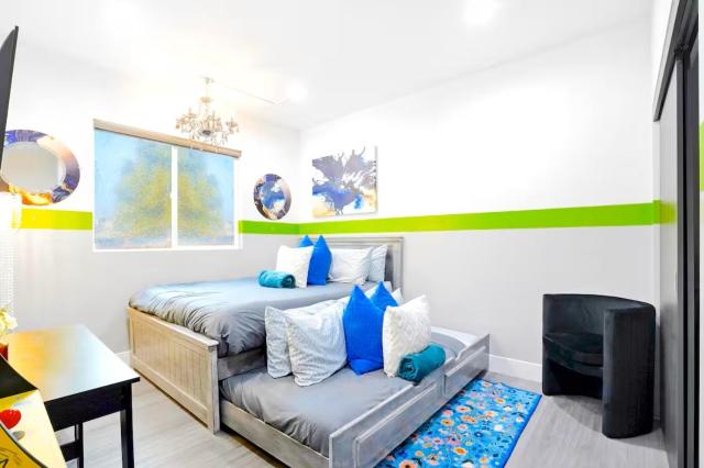 E - 2 Homes - Sleeps 26 by Universal - Patio -Games - FIFA SoFi World Cup
