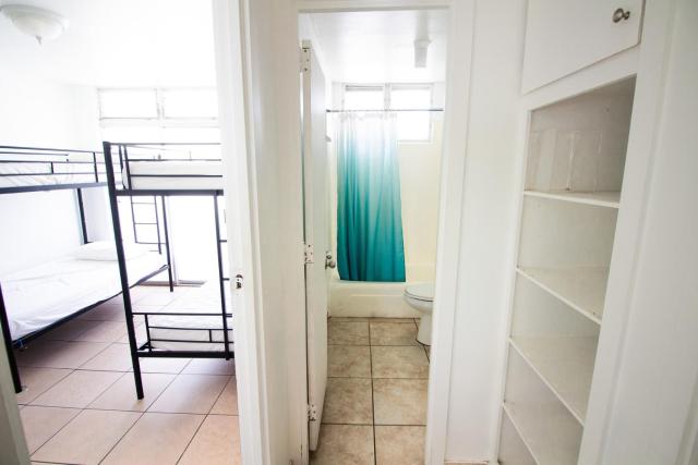 Waikiki Beachside Hostel
