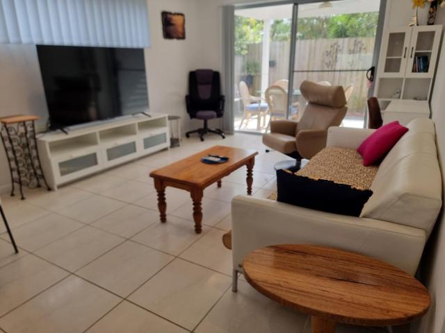 Villa 2 - Glass House Mountains Retreat