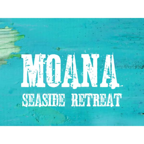 Moana Seaside Retreat - 2 Bedroom, spa , living area & pet friendly