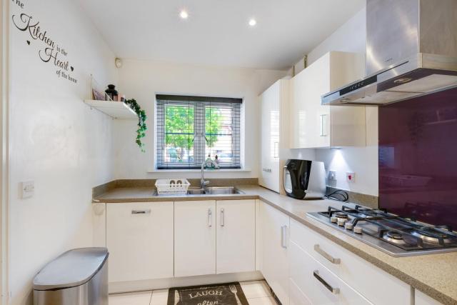 Meyers Close Modern 3 Bedrooms and 2 Bathrooms