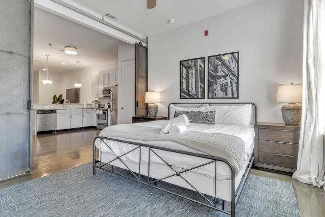 Chic Condo for 4 Near West End