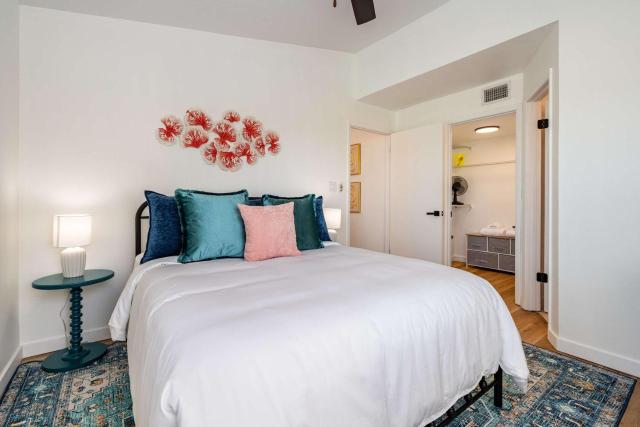 2BR Beach Getaway - Pool Gym Near Space Coast