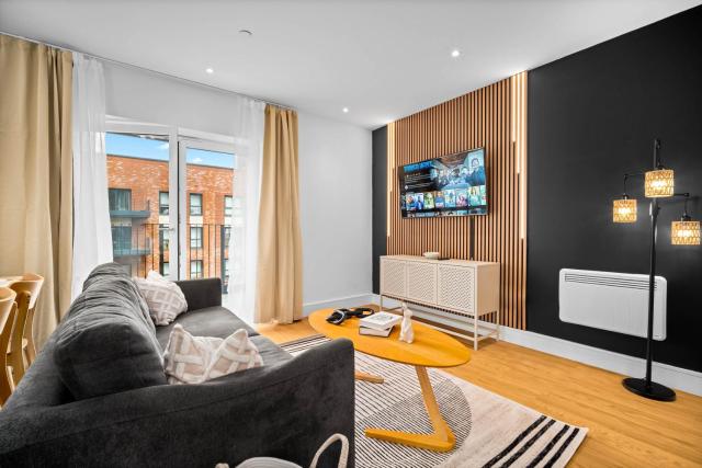 Stylish Two Bedroom Apartment - City Centre - Two Bathrooms - Balcony - Fast WiFi 405SW