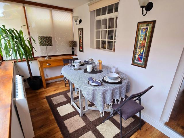 Gorgeous Two Bedroom Cottage, Pet Friendly!