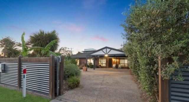 Aquawaters Beach House - 5 min walk to beach