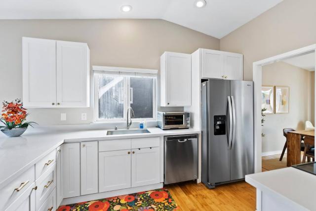 Modern 4BD home in Ballard with A/C, pet-friendly