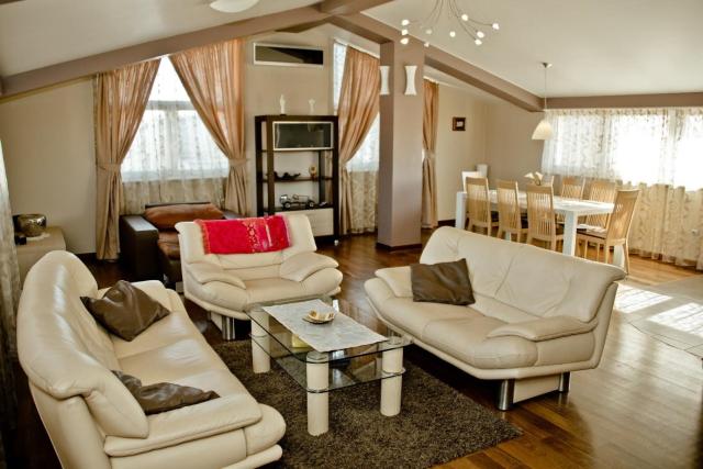 Apartment St James
