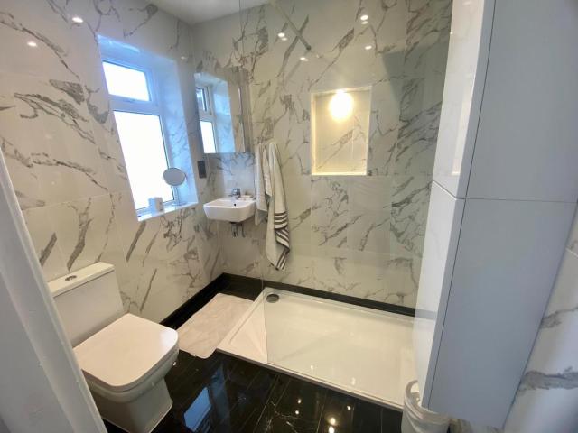 Raj Rentals Ensuite House Share