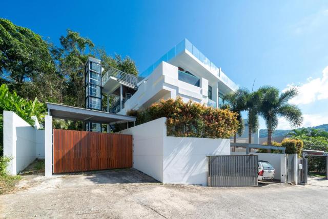 Amor Primero - sea view pool villa with maid