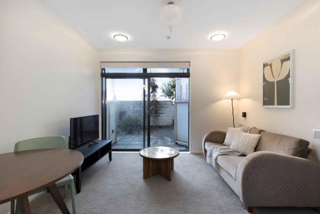 Mt Victoria Studio - Kitchen Bath Tub Sleeps 2