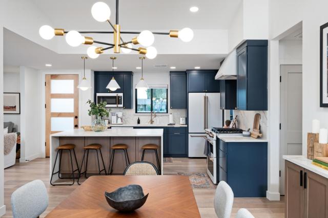 Beautifully Designed Home w Pool for Families and Groups